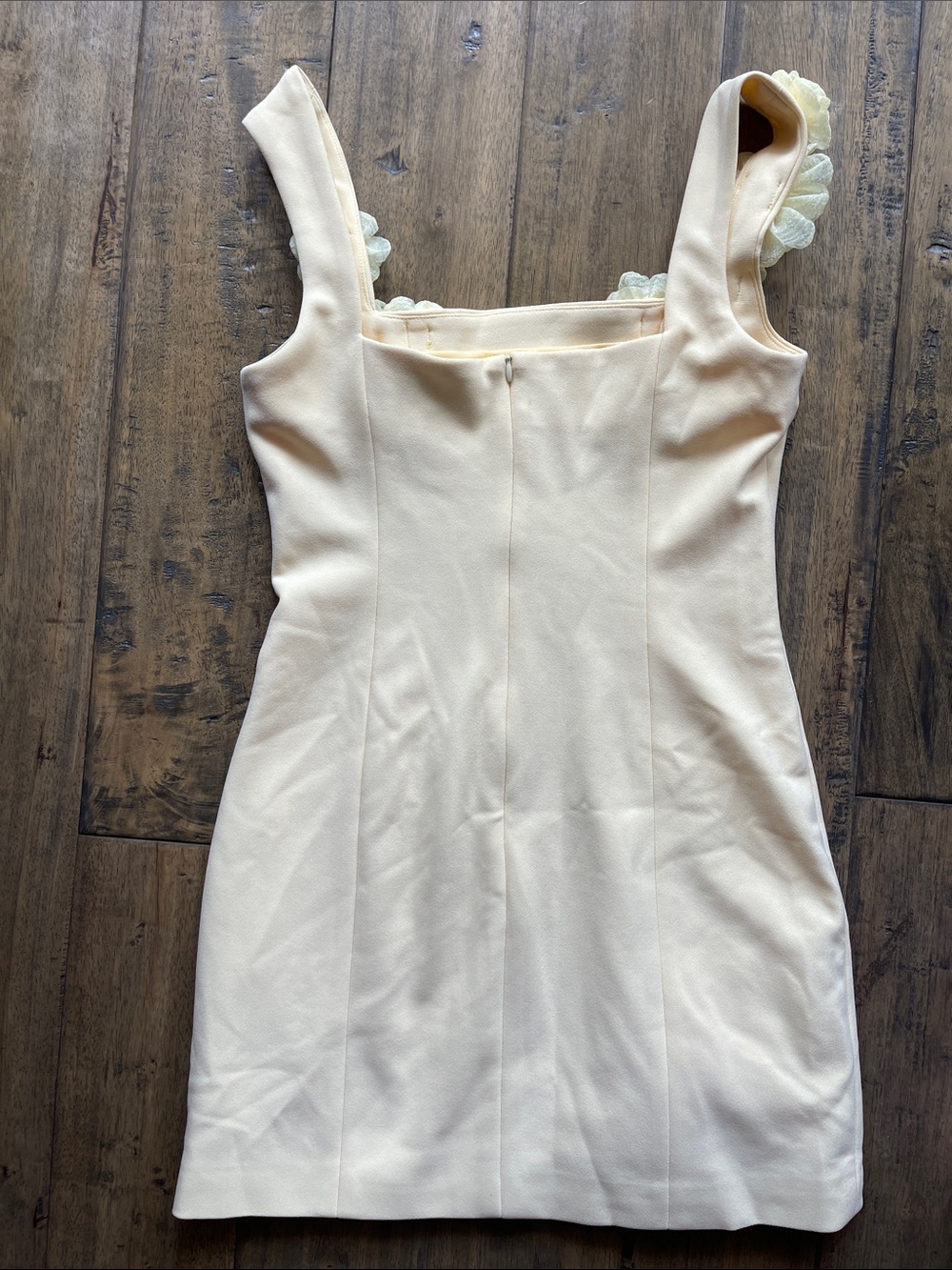 Elliatt Trompe Floral Sleeveless Minidress in Yellow - Picture 8 of 9
